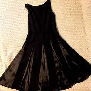 LIZ CLAIBORNE Black PLEATED DRESS  (SZ 8)